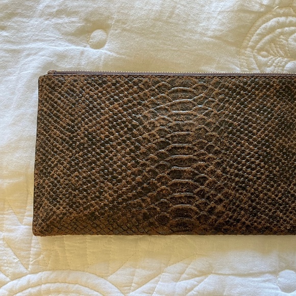 Michael Kors Large Zip Fulton Clutch Leather Mocha Good  condition - Picture 4 of 7